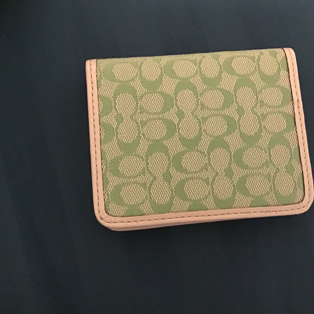 COAH BIFOLD ID WALLET GREEN KHAKI SIGNATURE C NEW